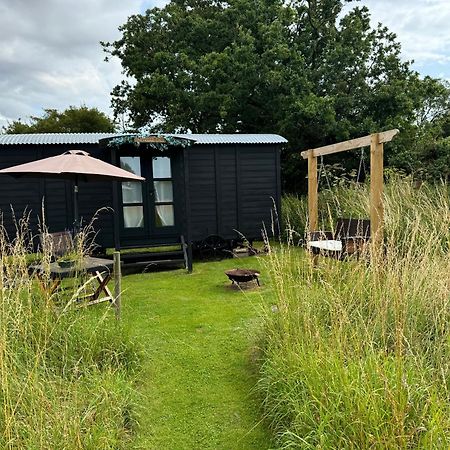 Blue Sky Huts Hotel Chediston Exterior photo